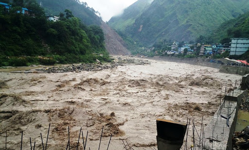 महाकालीमा बाढीले खतराको सतह पार गर्यो, तटीय क्षेत्रका बासिन्दालाई सतर्क रहन आग्रह 